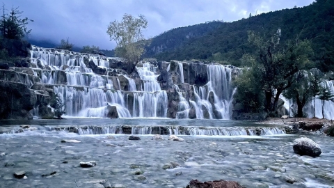 浙大贫困生晒多地旅游照引热议 当地民政局回应